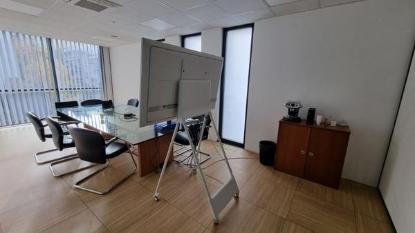 Bureaux à louer à Meudon au sein d'immeuble indépendant proche des transports