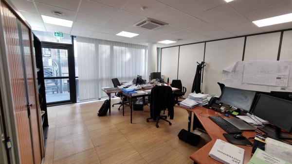 Bureaux à louer à Meudon au sein d'immeuble indépendant proche des transports