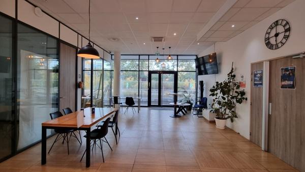 Bureaux à louer à Meudon au sein d'immeuble indépendant proche des transports