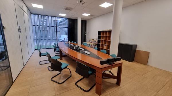 Bureaux à louer à Meudon au sein d'immeuble indépendant proche des transports