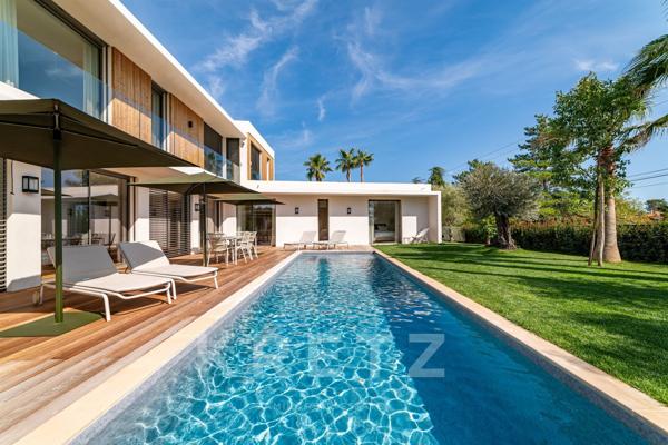 MAISON D'ARCHITECTE DE 240 M2 AVEC PISCINE ET VUE DÉGAGÉE