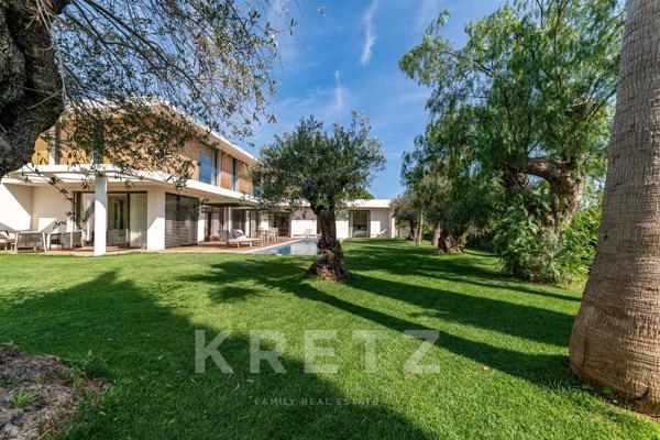 MAISON D'ARCHITECTE DE 240 M2 AVEC PISCINE ET VUE DÉGAGÉE