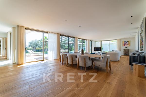 MAISON D'ARCHITECTE DE 240 M2 AVEC PISCINE ET VUE DÉGAGÉE