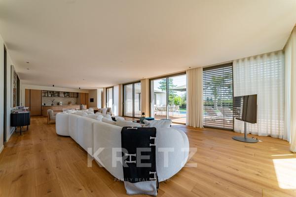 MAISON D'ARCHITECTE DE 240 M2 AVEC PISCINE ET VUE DÉGAGÉE