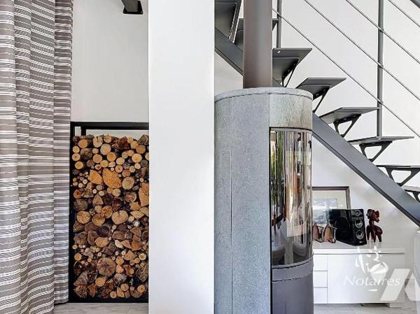Dans un environnement résidentiel de Pessac, cette maison individuelle construite en 2021 offre...