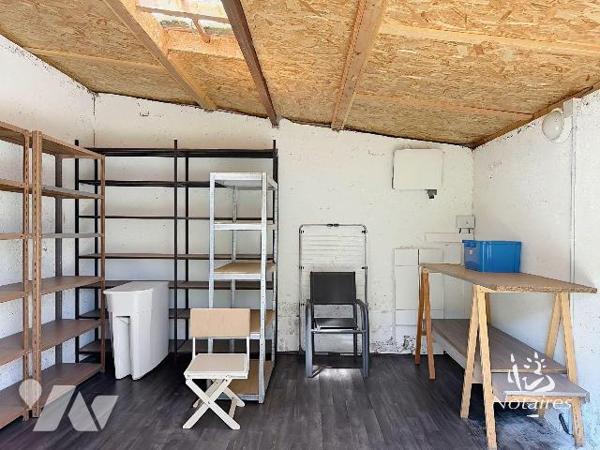 Dans un environnement résidentiel de Pessac, cette maison individuelle construite en 2021 offre...