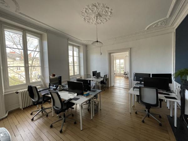 Bureaux à louer 132 m2 Nantes centre avec accès immédiat tramway