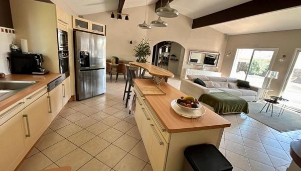 Maison à vendre 649 140 € Léognan 7 p 174 m² DPE D