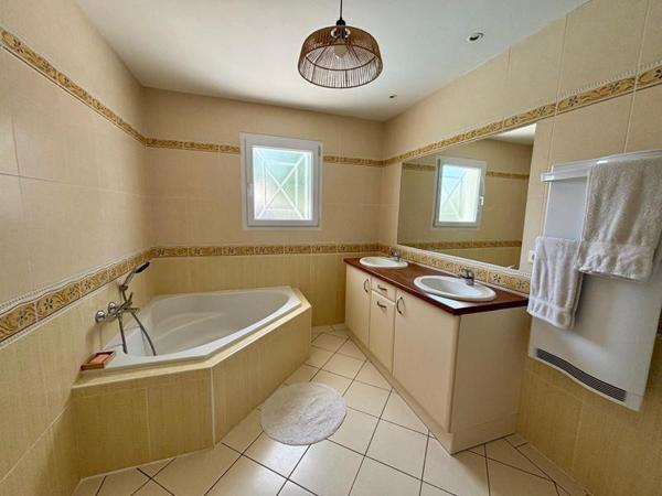 Maison à vendre 649 140 € Léognan 7 p 174 m² DPE D
