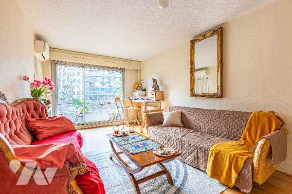 2pièces à rénover avec balcon et cave