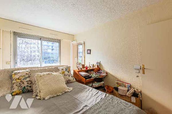 2pièces à rénover avec balcon et cave