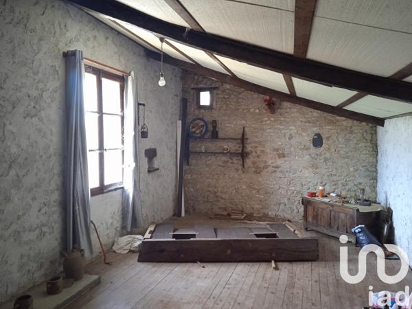 Maison 17 pièces de 458 m² à Lhommaizé (86410)