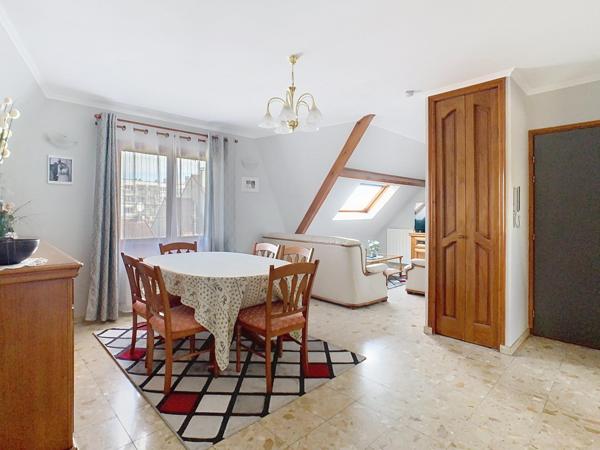 Maison divisée en 2 logements