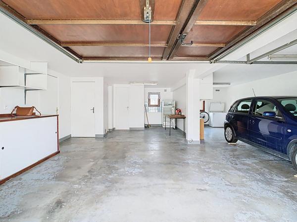 Maison divisée en 2 logements