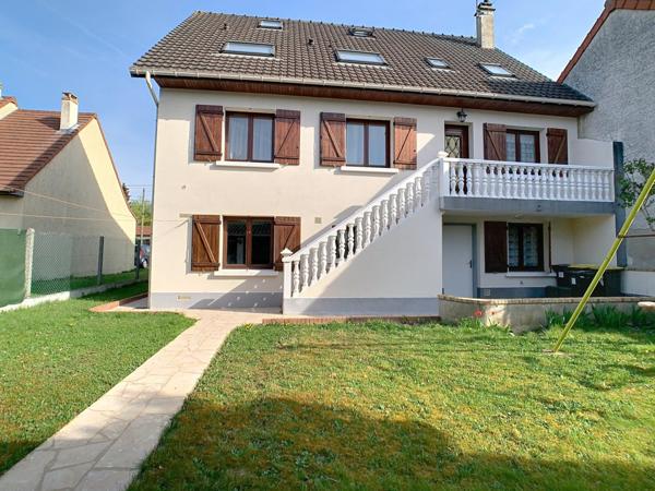 Maison divisée en 2 logements