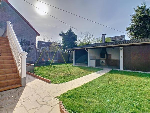 Maison divisée en 2 logements