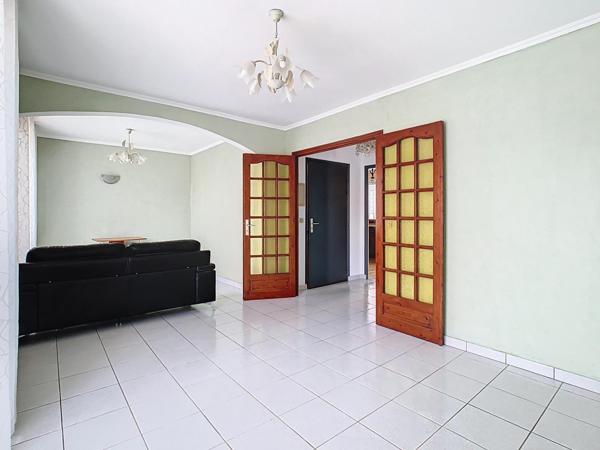 Maison divisée en 2 logements