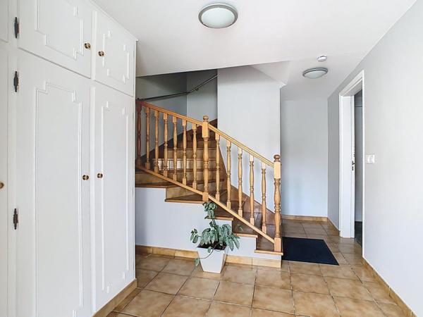 Maison divisée en 2 logements