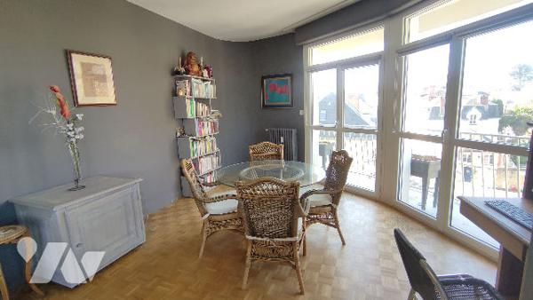 APPARTEMENT 3 CHAMBRES AVEC GRANDS BALCONS CAVE ET GARAGE