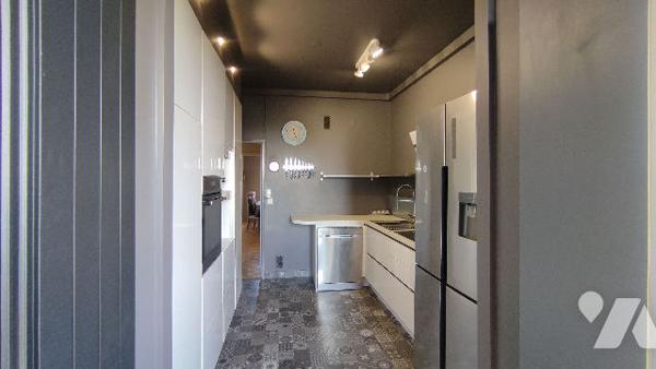 APPARTEMENT 3 CHAMBRES AVEC GRANDS BALCONS CAVE ET GARAGE