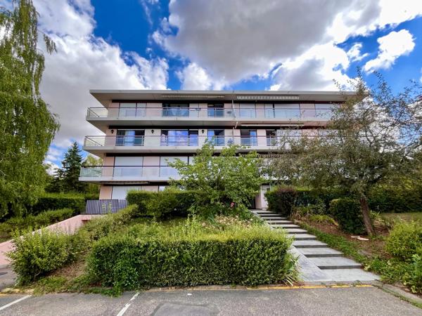 Appartement de standing avec terrasse et jardin