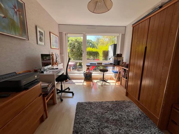 Appartement de standing avec terrasse et jardin