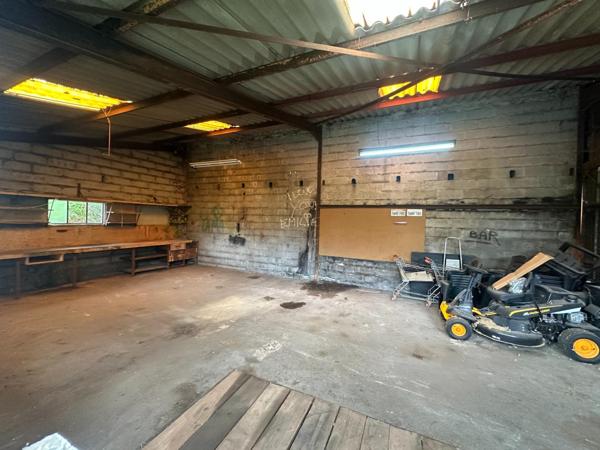 IMMEUBLE MIXTE COMPRENANT LOCAL COMMERCIAL + ANCIEN FOURNIL + APPARTEMENT + HANGAR + TERRAIN