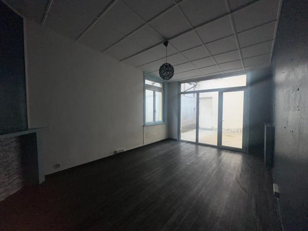 IMMEUBLE MIXTE COMPRENANT LOCAL COMMERCIAL + ANCIEN FOURNIL + APPARTEMENT + HANGAR + TERRAIN