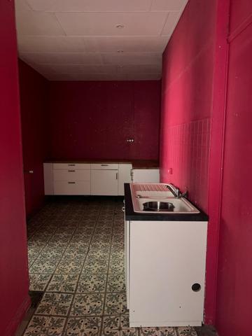 IMMEUBLE MIXTE COMPRENANT LOCAL COMMERCIAL + ANCIEN FOURNIL + APPARTEMENT + HANGAR + TERRAIN