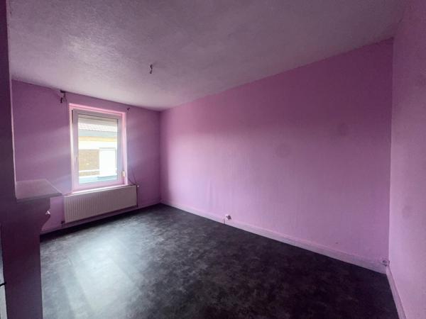 IMMEUBLE MIXTE COMPRENANT LOCAL COMMERCIAL + ANCIEN FOURNIL + APPARTEMENT + HANGAR + TERRAIN