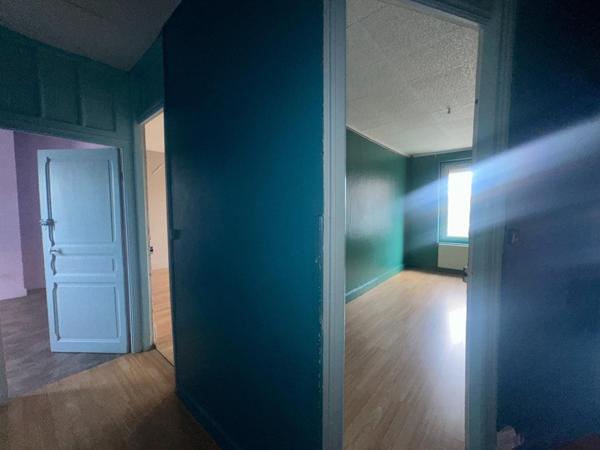 IMMEUBLE MIXTE COMPRENANT LOCAL COMMERCIAL + ANCIEN FOURNIL + APPARTEMENT + HANGAR + TERRAIN