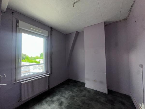 IMMEUBLE MIXTE COMPRENANT LOCAL COMMERCIAL + ANCIEN FOURNIL + APPARTEMENT + HANGAR + TERRAIN