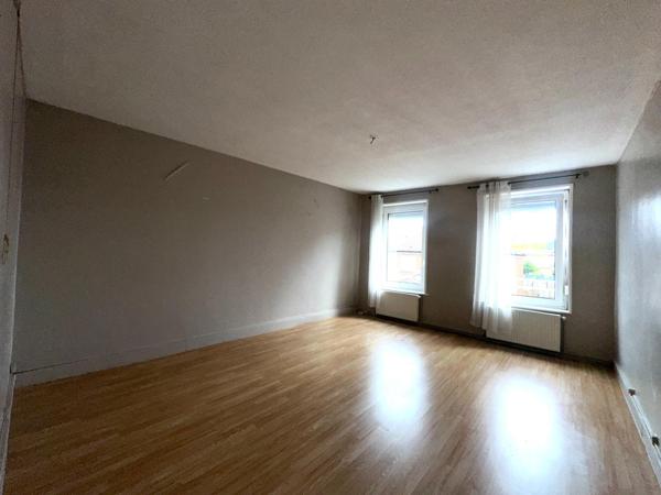 IMMEUBLE MIXTE COMPRENANT LOCAL COMMERCIAL + ANCIEN FOURNIL + APPARTEMENT + HANGAR + TERRAIN