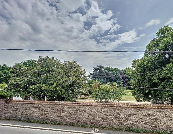 Dans le célèbre et recherché quartier du Thabor avec vue imprenable sur le parc Oberthur