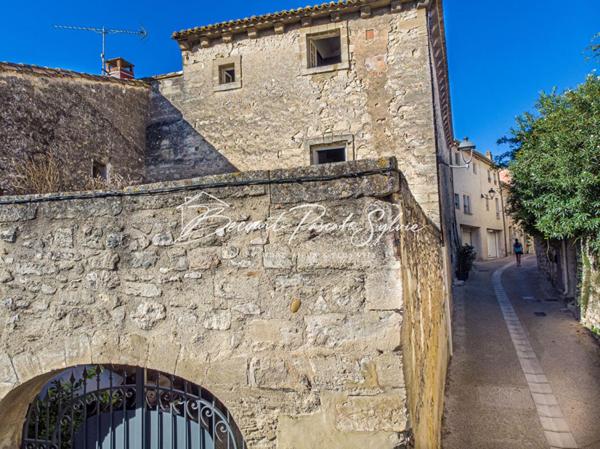 DEMEURE EN PIERRES Les Angles 7 pièce(s) 170 m2 - TOITURE NEUVE