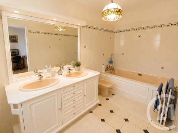 Maison à vendre  6 pièces - 142,36 m 2   LAGORD  - 17