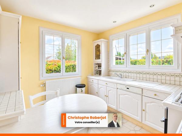 Maison de 4 chambres à Givry avec piscine sur terrain paysagé de 1800m2