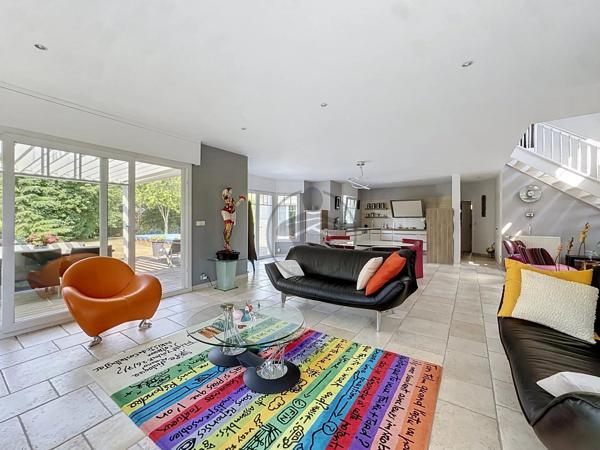 Vente                                                      Maison
                        
                     7 pièces                      208 m2                     à Morcourt