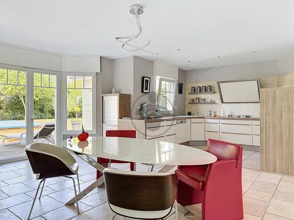 Vente                                                      Maison
                        
                     7 pièces                      208 m2                     à Morcourt