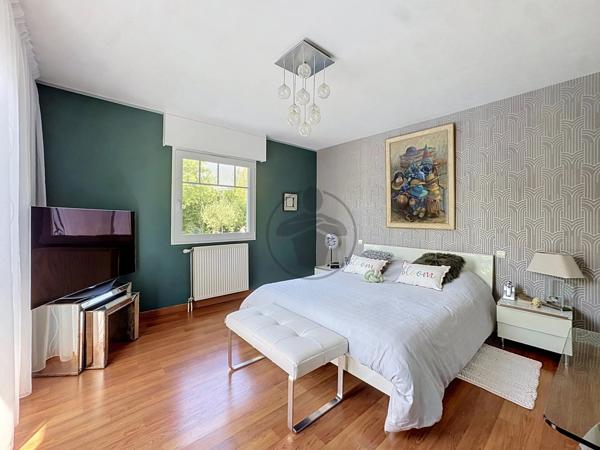 Vente                                                      Maison
                        
                     7 pièces                      208 m2                     à Morcourt