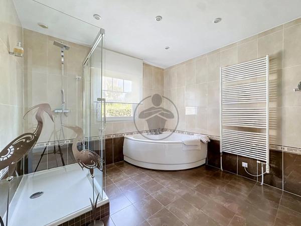 Vente                                                      Maison
                        
                     7 pièces                      208 m2                     à Morcourt
