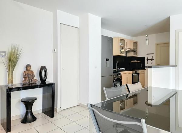 Grand 3 pièces lumineux avec parkings et dressing !