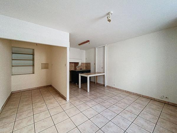 Location appartement près de NEUFCHATEAU - 1 pièce(s) - 26 m² - 275 €/mois
