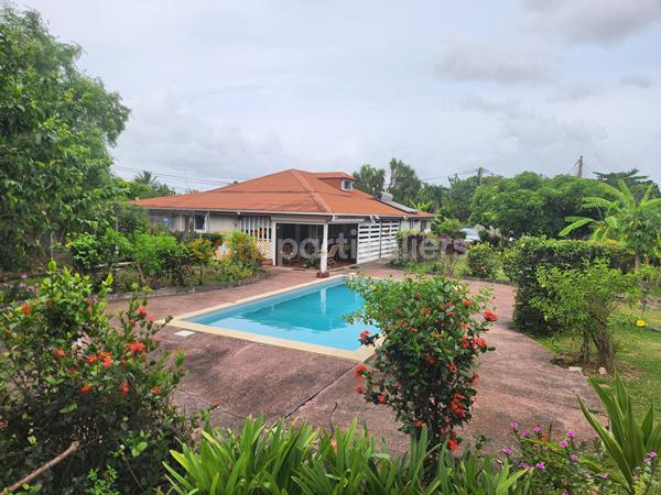 Vente
                Villa143,5 m² - 6 Pièces -
                    Baie-mahault (97122)