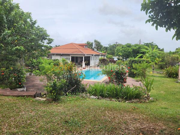 Vente
                Villa143,5 m² - 6 Pièces -
                    Baie-mahault (97122)