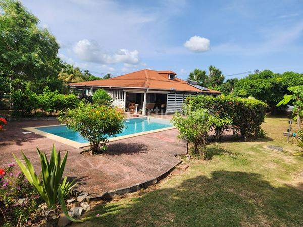 Vente
                Villa143,5 m² - 6 Pièces -
                    Baie-mahault (97122)