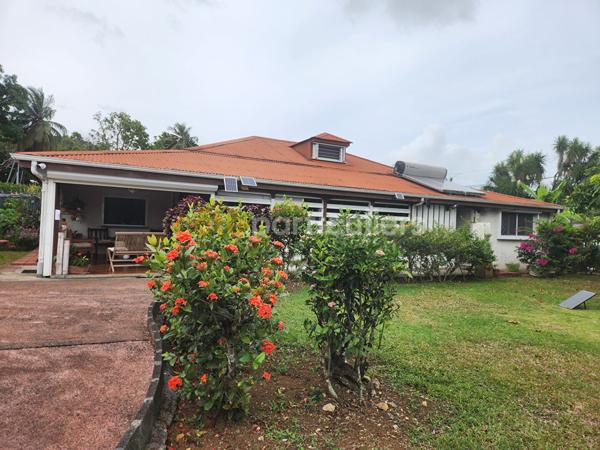 Vente
                Villa143,5 m² - 6 Pièces -
                    Baie-mahault (97122)