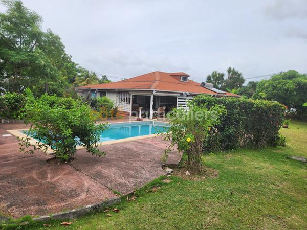 Vente
                Villa143,5 m² - 6 Pièces -
                    Baie-mahault (97122)