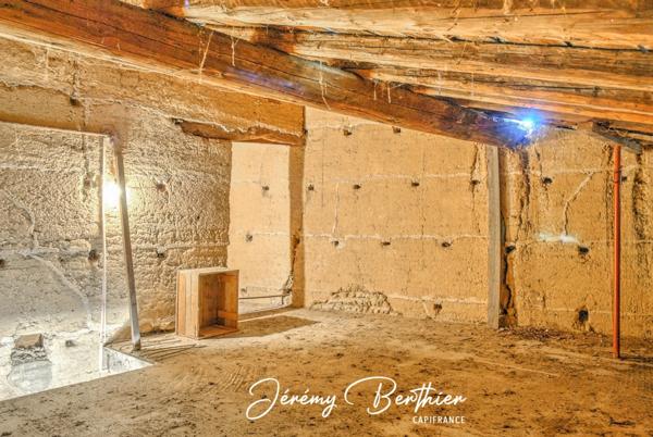 GENAY (69) - Grange de 140 m² - 4 pièces - 434 m² de terrain - Fort potentiel