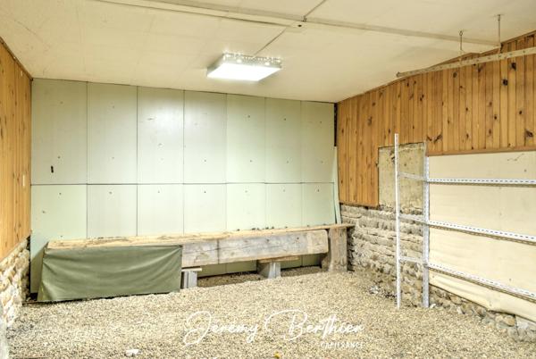GENAY (69) - Grange de 140 m² - 4 pièces - 434 m² de terrain - Fort potentiel